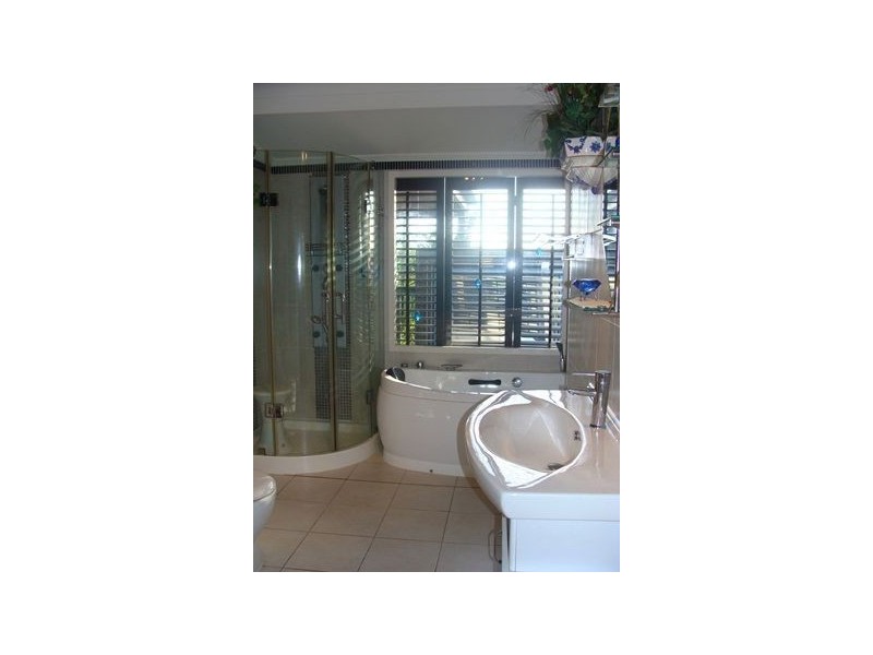 25 Eileen Street, Southport QLD 4215