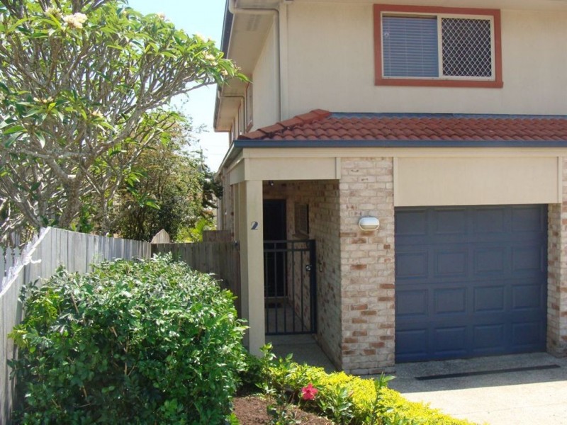 2/3 Fisher Ave, Southport QLD 4215