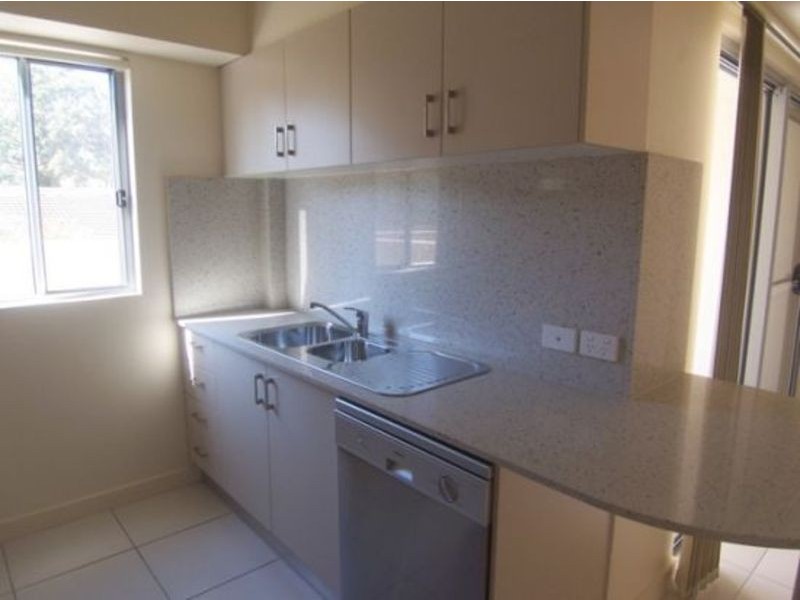 8/148 High Street, Southport QLD 4215