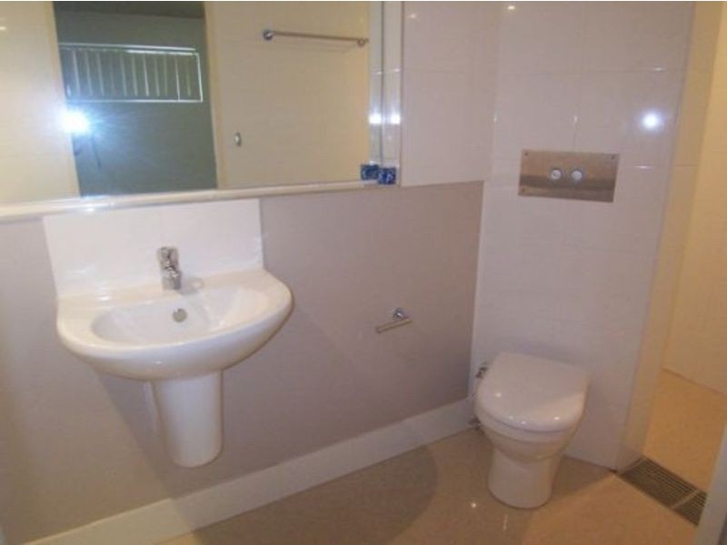 8/148 High Street, Southport QLD 4215