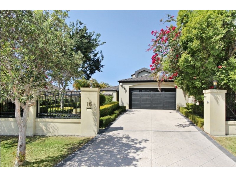 16 Applegum Court, Robina QLD 4226