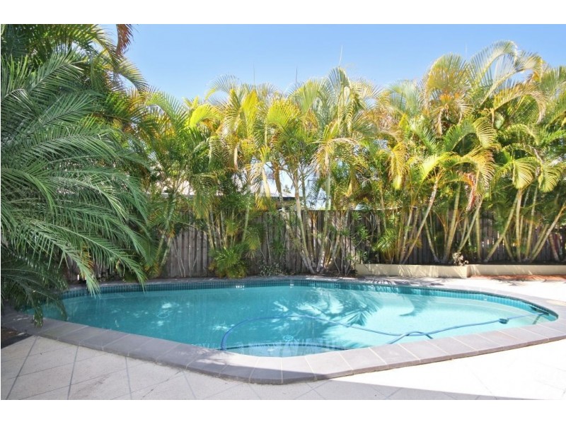 16 Applegum Court, Robina QLD 4226