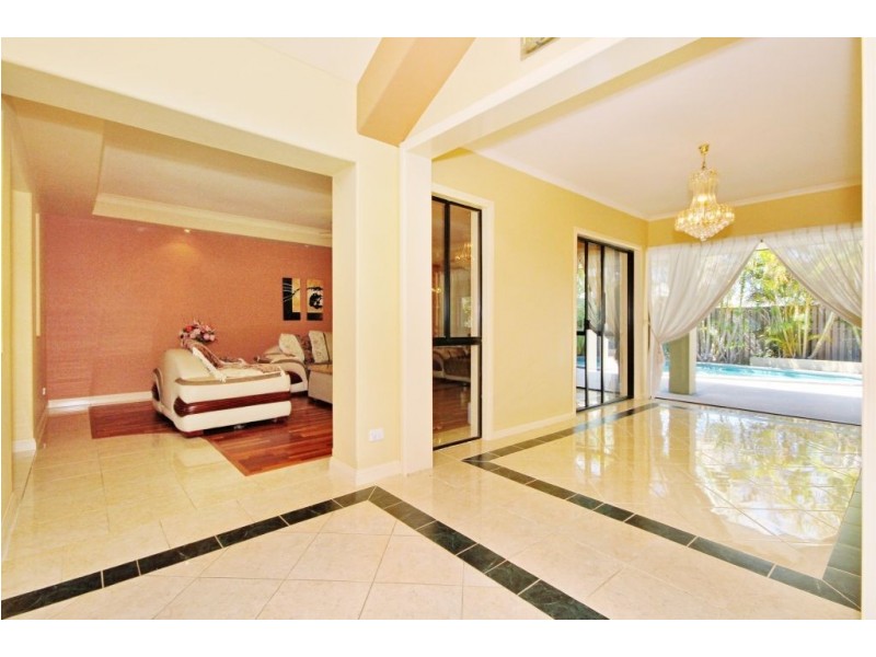 16 Applegum Court, Robina QLD 4226