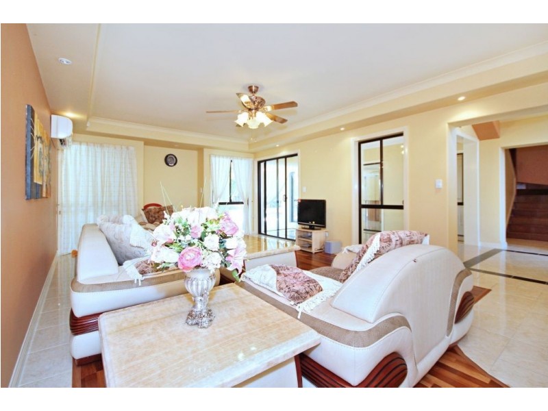 16 Applegum Court, Robina QLD 4226