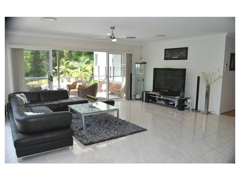 8 Curtis Court, Mudgeeraba QLD 4213