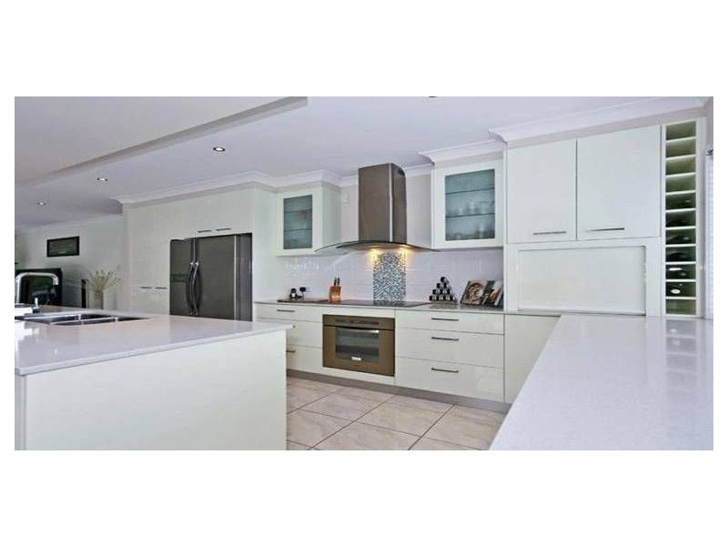 8 Curtis Court, Mudgeeraba QLD 4213