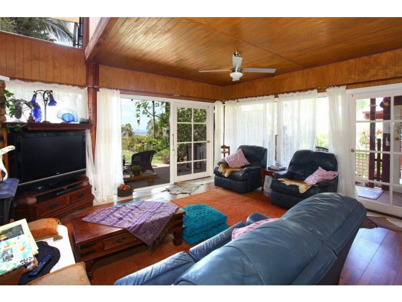 251 Chesterfield Drive, Bonogin QLD 4213