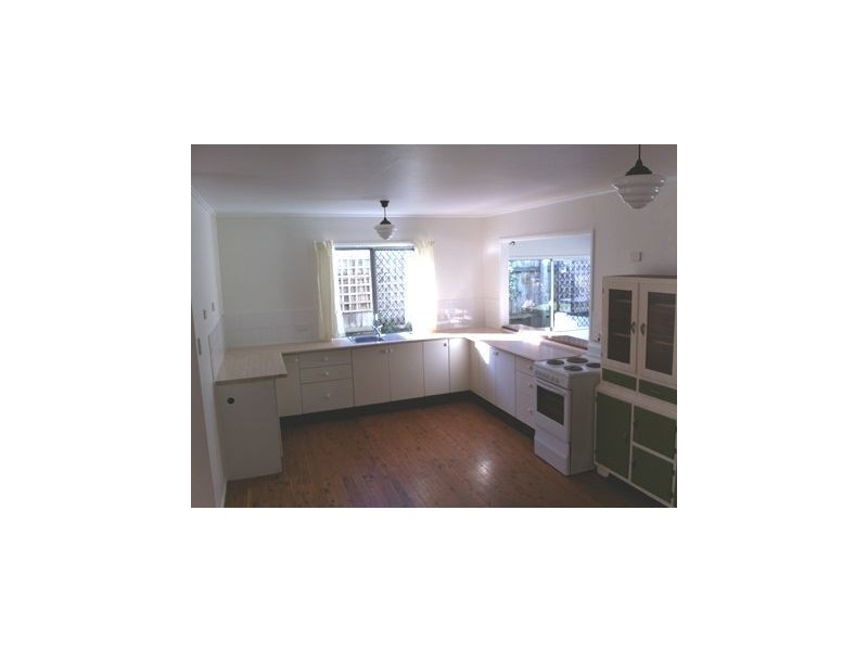 23 Ewan Street, Southport QLD 4215