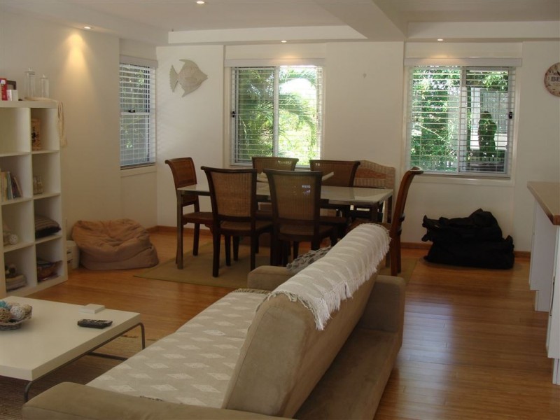 24b Wistaria Avenue, Southport QLD 4215