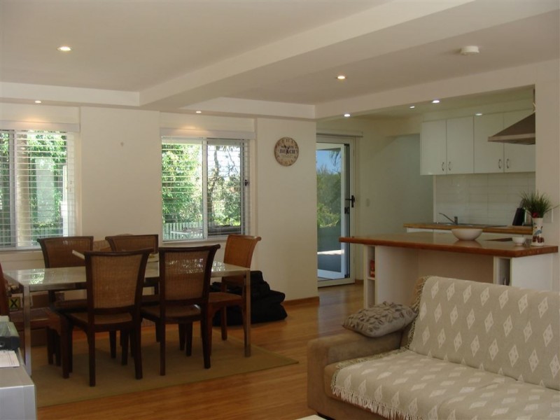 24b Wistaria Avenue, Southport QLD 4215