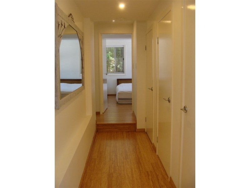 24b Wistaria Avenue, Southport QLD 4215