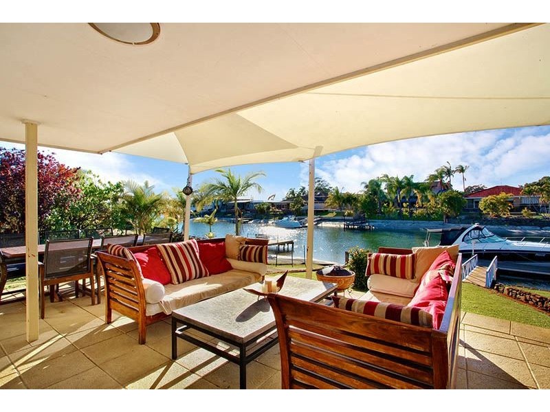 7 Conifer Crescent, Broadbeach Waters QLD 4218