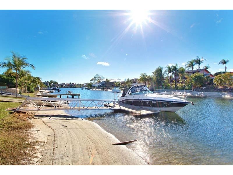 7 Conifer Crescent, Broadbeach Waters QLD 4218