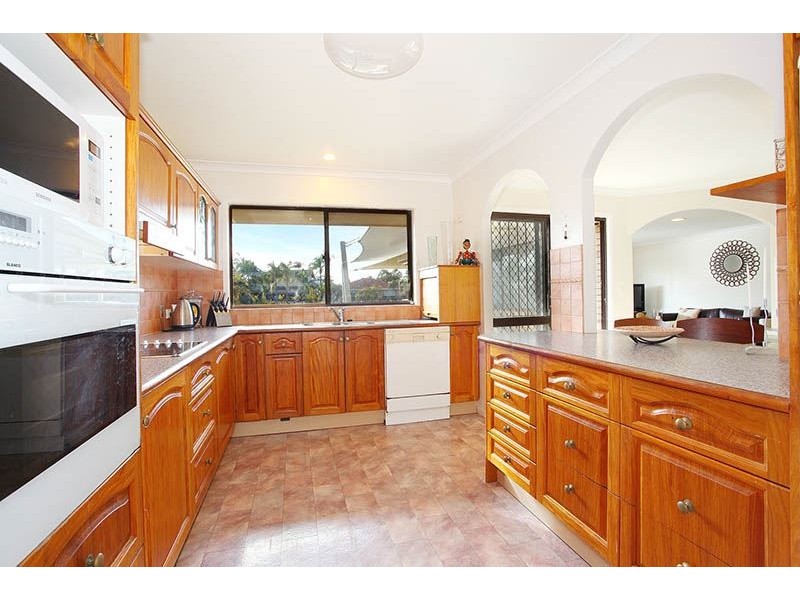 7 Conifer Crescent, Broadbeach Waters QLD 4218