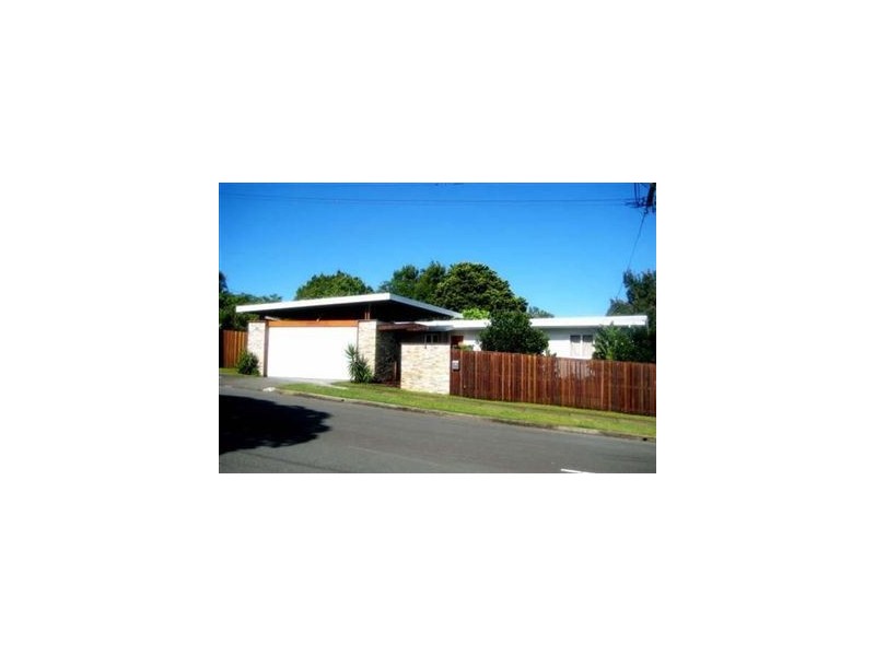 16 Dandar Drive, Southport QLD 4215