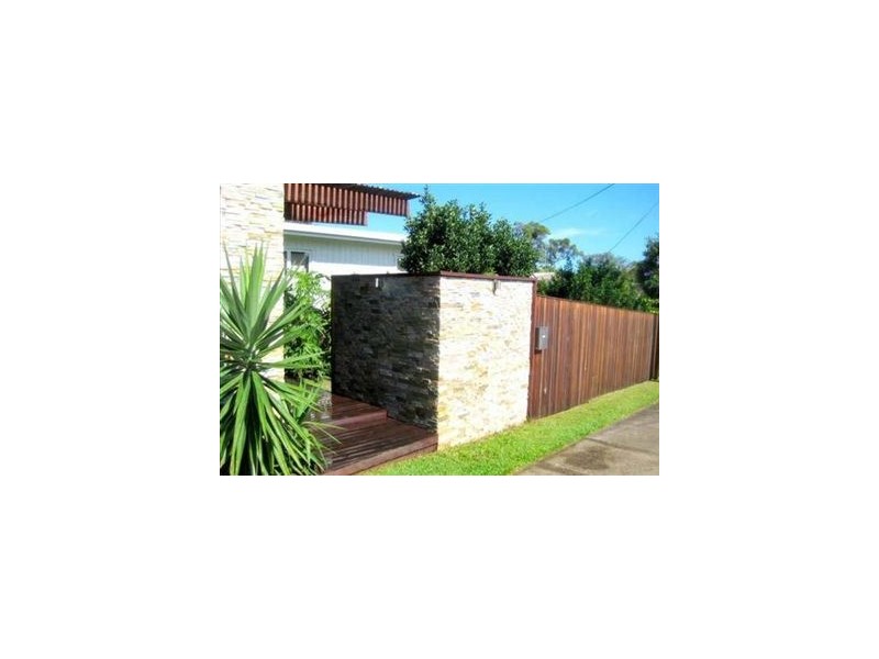 16 Dandar Drive, Southport QLD 4215