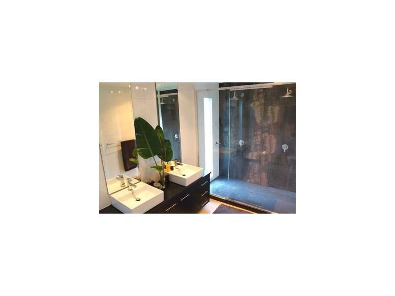 16 Dandar Drive, Southport QLD 4215