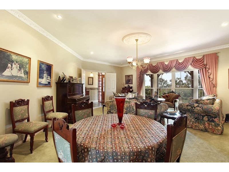 16 Earle Court, Tallai QLD 4213