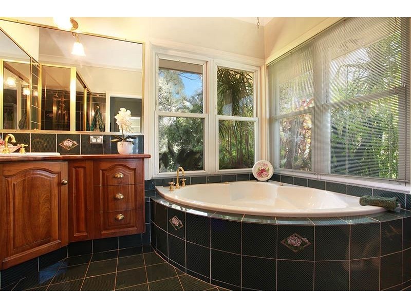 16 Earle Court, Tallai QLD 4213