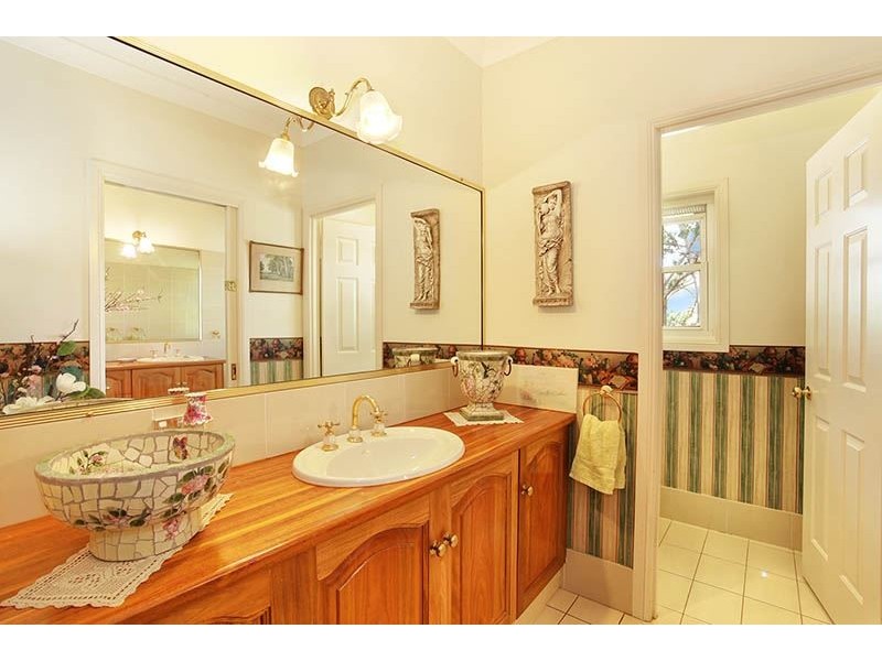 16 Earle Court, Tallai QLD 4213