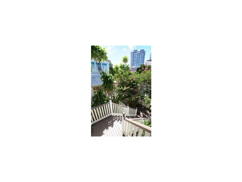 52 Bauer Street, Southport QLD 4215