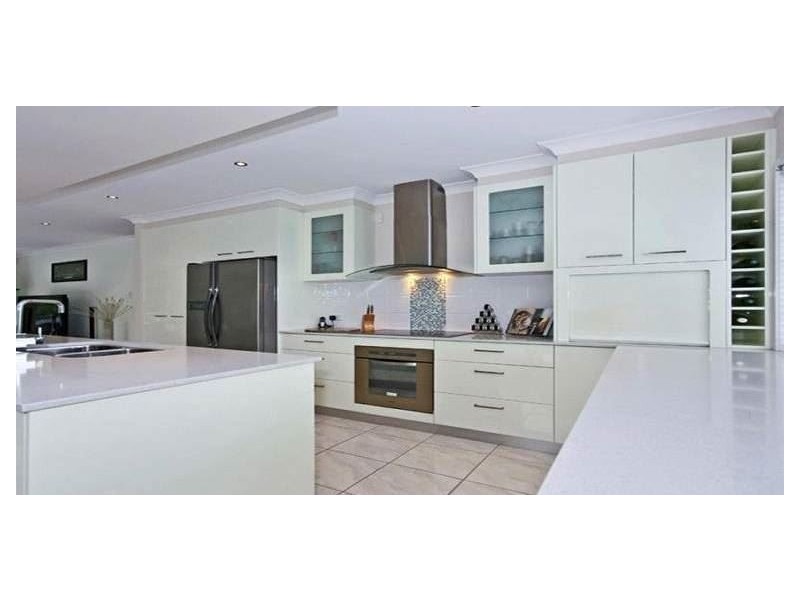 8 Curtis Court, Mudgeeraba QLD 4213