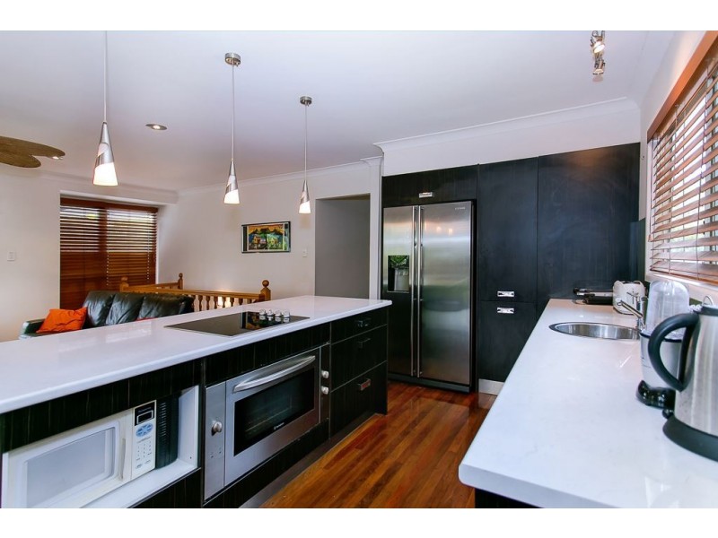 94 Heeb Street, Benowa QLD 4217