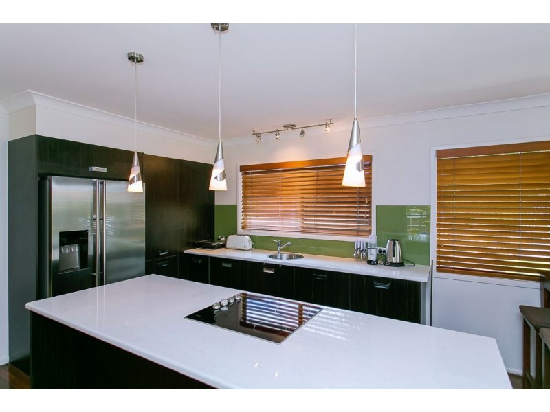 94 Heeb Street, Benowa QLD 4217