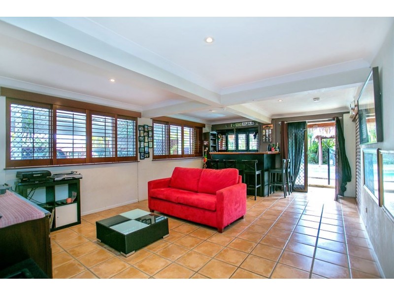 94 Heeb Street, Benowa QLD 4217