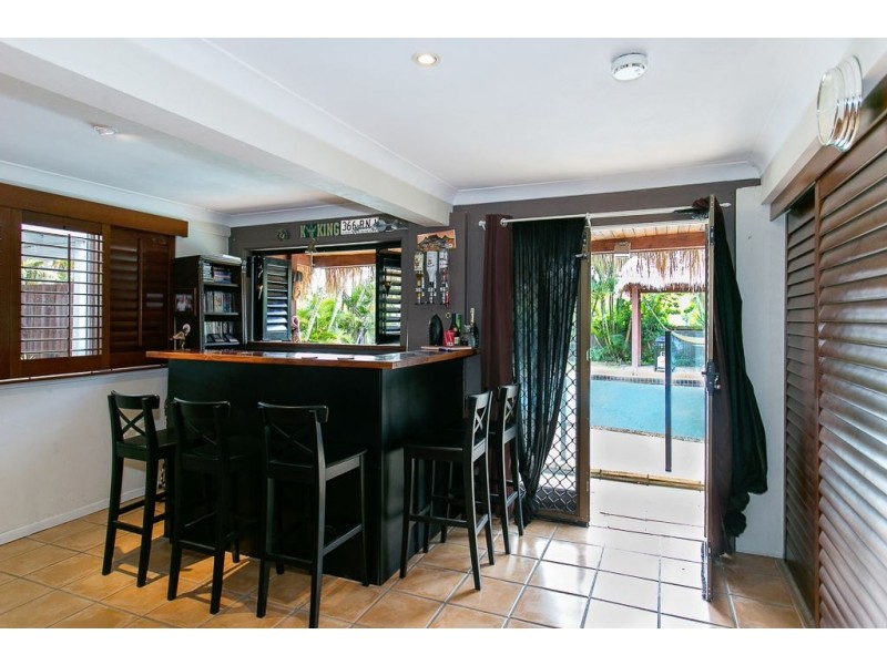 94 Heeb Street, Benowa QLD 4217