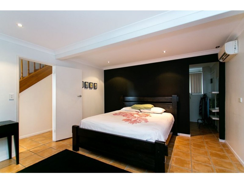 94 Heeb Street, Benowa QLD 4217