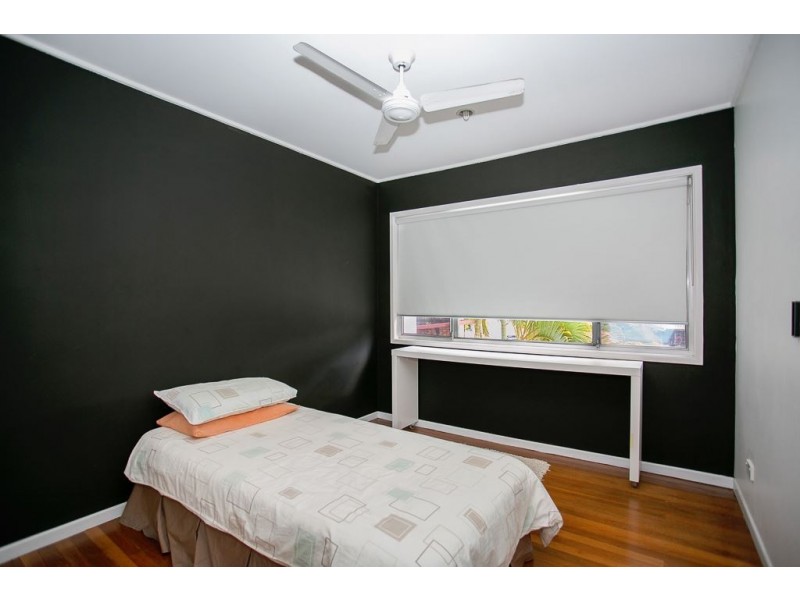 94 Heeb Street, Benowa QLD 4217