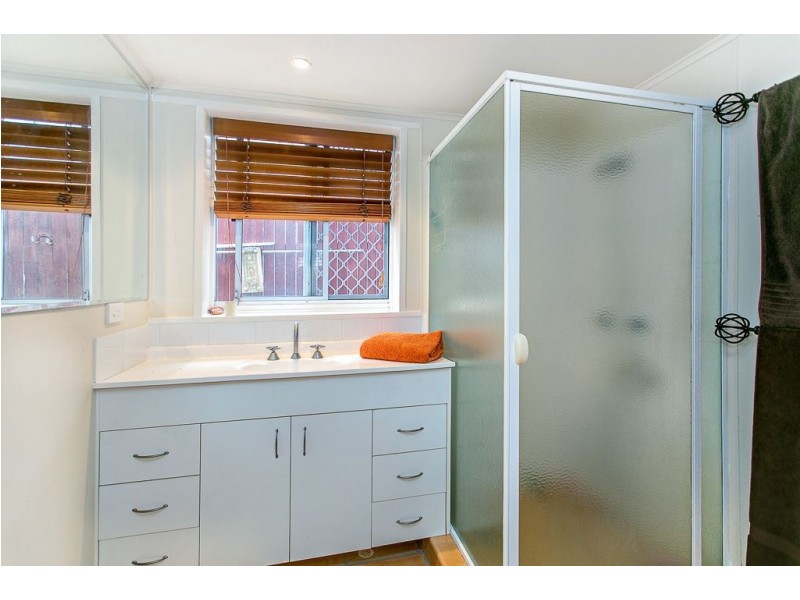 94 Heeb Street, Benowa QLD 4217