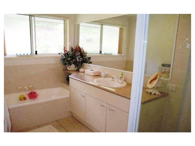 2 Roxby Court, Bonogin QLD 4213