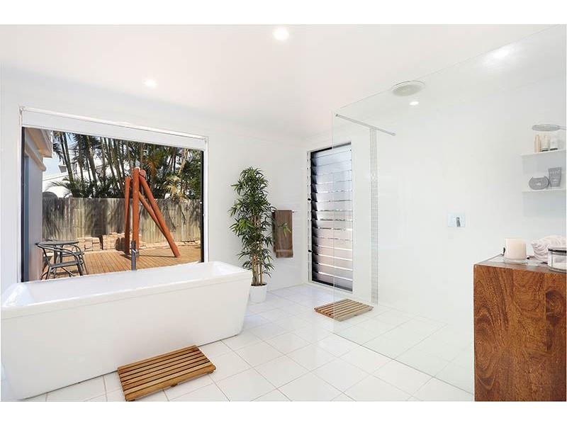5 Pacific Boulevard, Broadbeach Waters QLD 4218