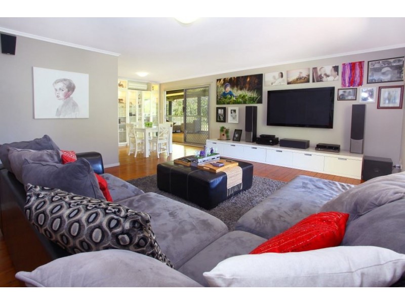 11 Woodvale Drive, Tallai QLD 4213