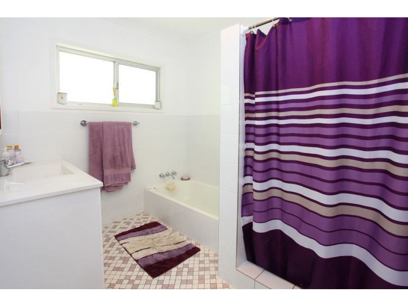 11 Woodvale Drive, Tallai QLD 4213