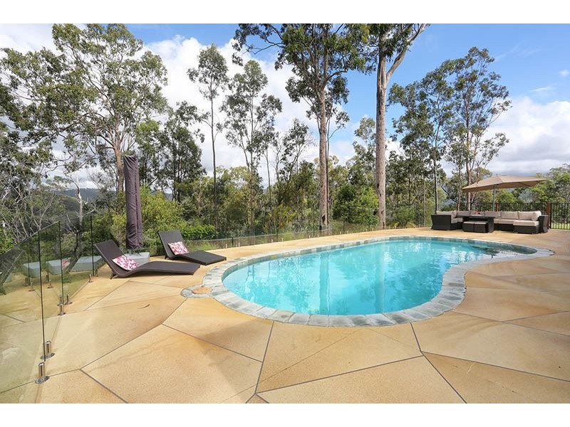 51 Saunders Drive, Bonogin QLD 4213