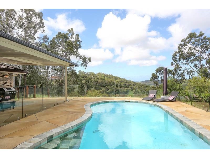 51 Saunders Drive, Bonogin QLD 4213