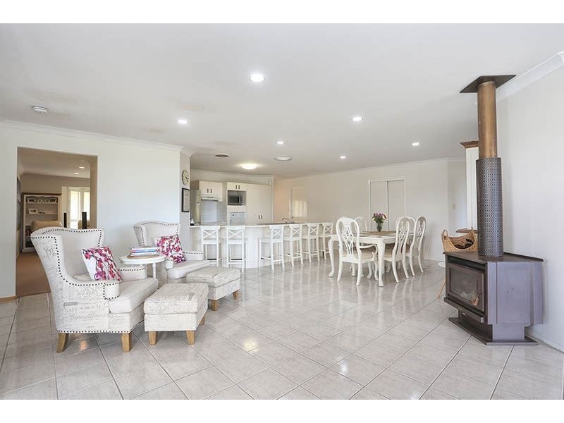 51 Saunders Drive, Bonogin QLD 4213