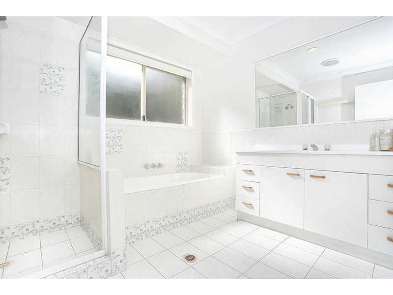 51 Saunders Drive, Bonogin QLD 4213