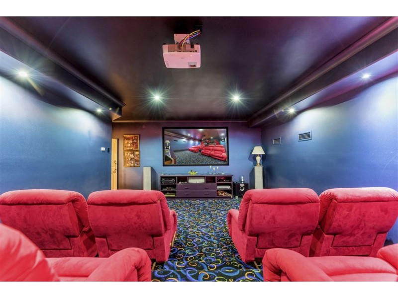 114 Arun Drive, Arundel QLD 4214