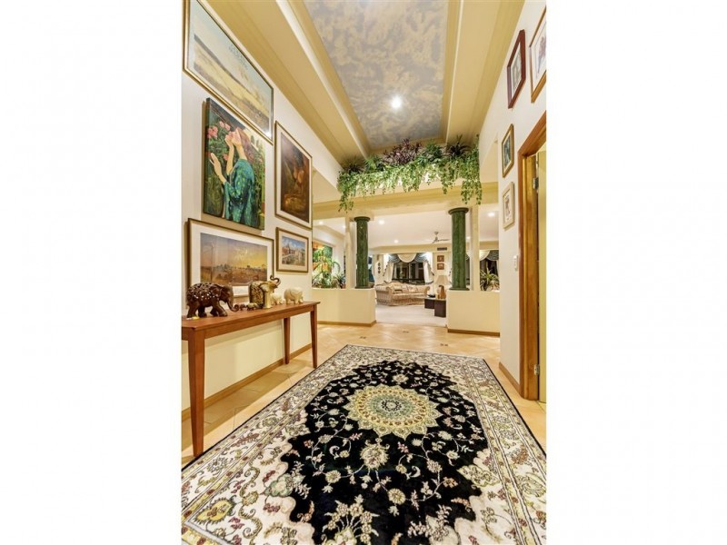 114 Arun Drive, Arundel QLD 4214