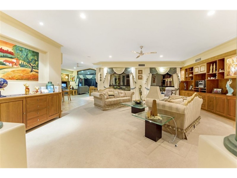 114 Arun Drive, Arundel QLD 4214