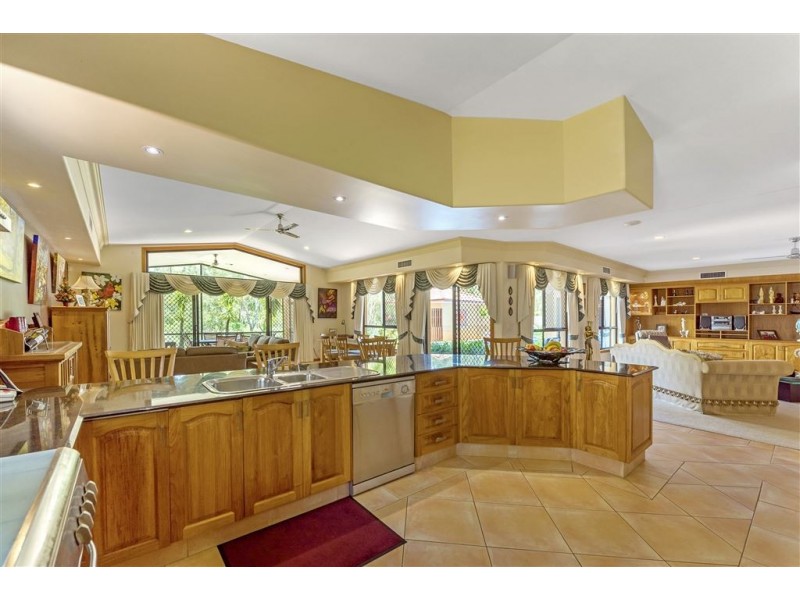 114 Arun Drive, Arundel QLD 4214