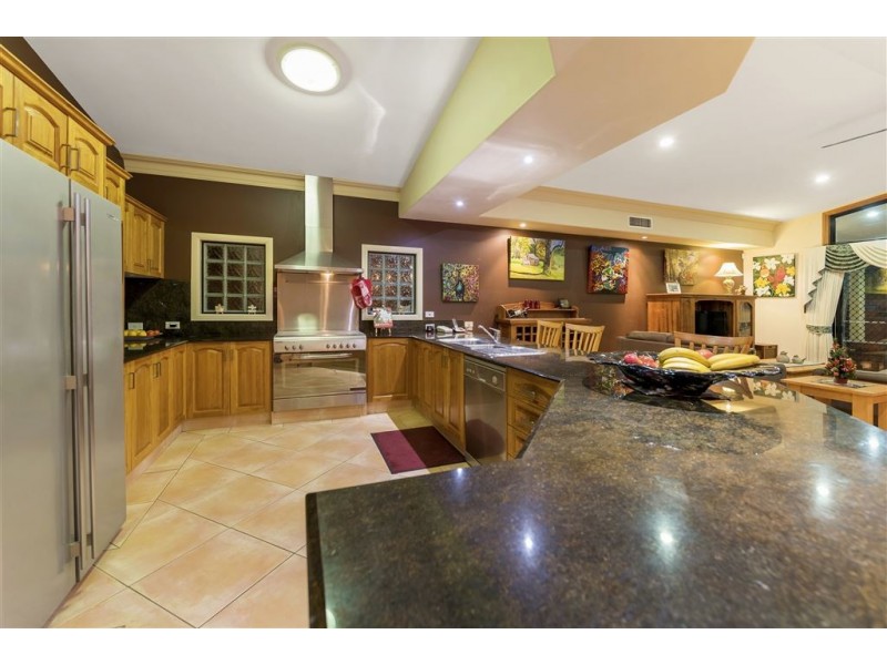 114 Arun Drive, Arundel QLD 4214