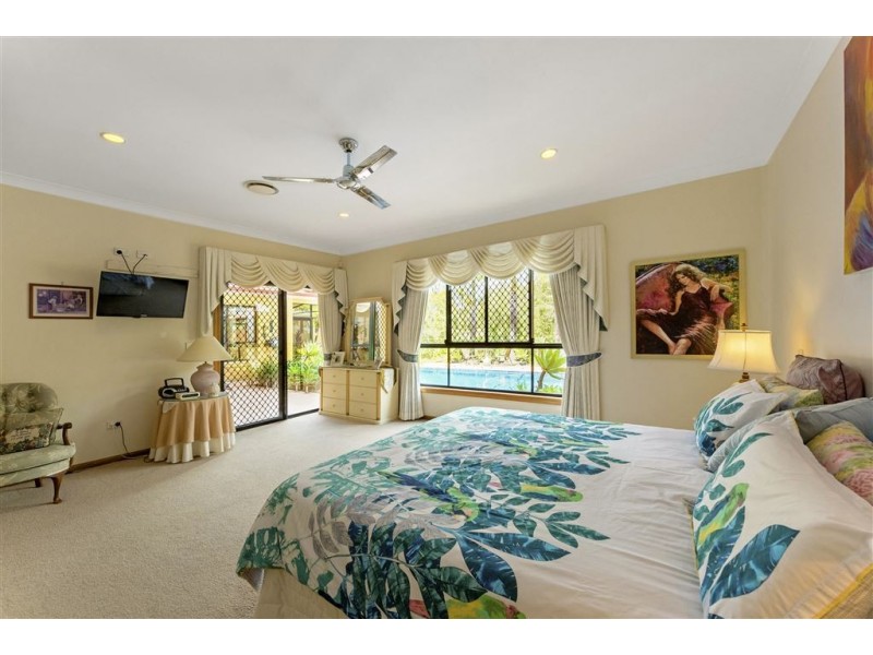 114 Arun Drive, Arundel QLD 4214