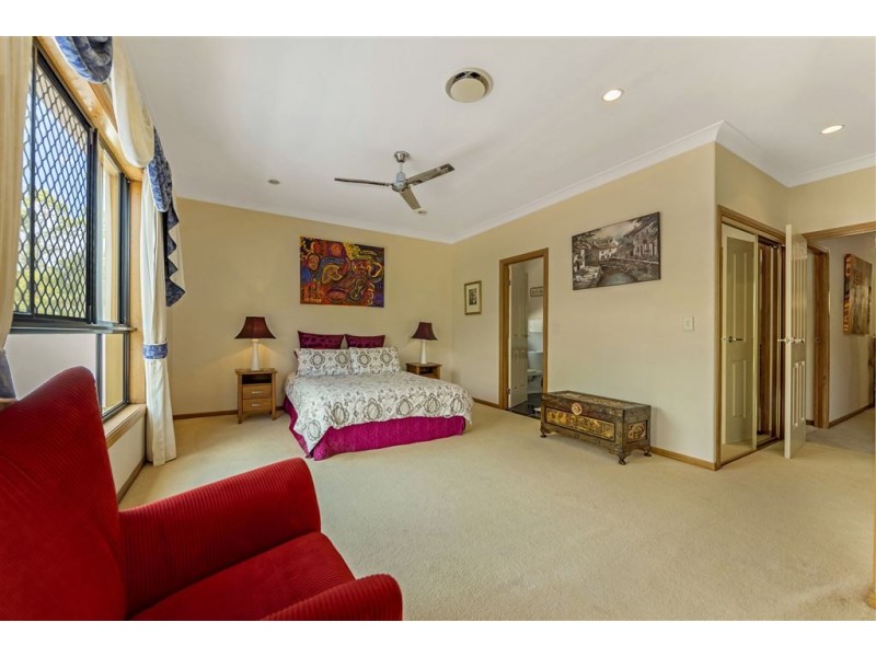 114 Arun Drive, Arundel QLD 4214