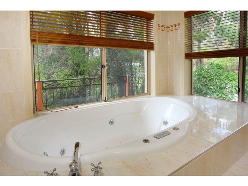 222 Crane Crescent, Nerang QLD 4211