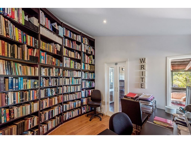 52 Murtha Drive, Elanora QLD 4221